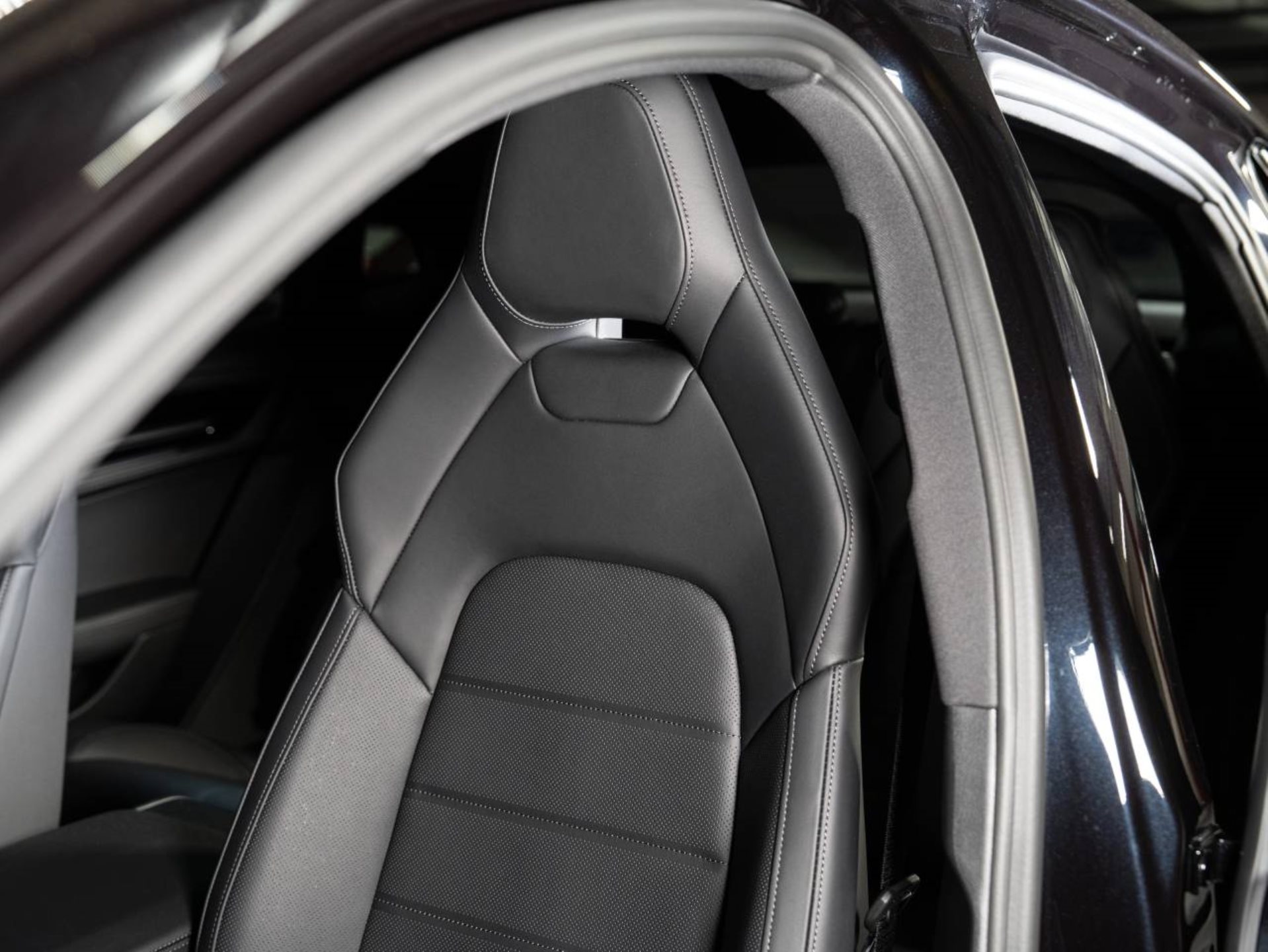 PORSCHE Panamera 4S E-Hybrid-image-18
