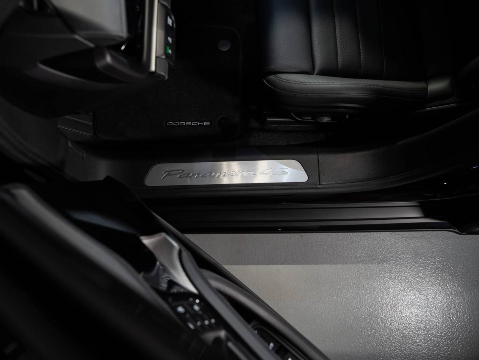PORSCHE Panamera 4S E-Hybrid-image-17