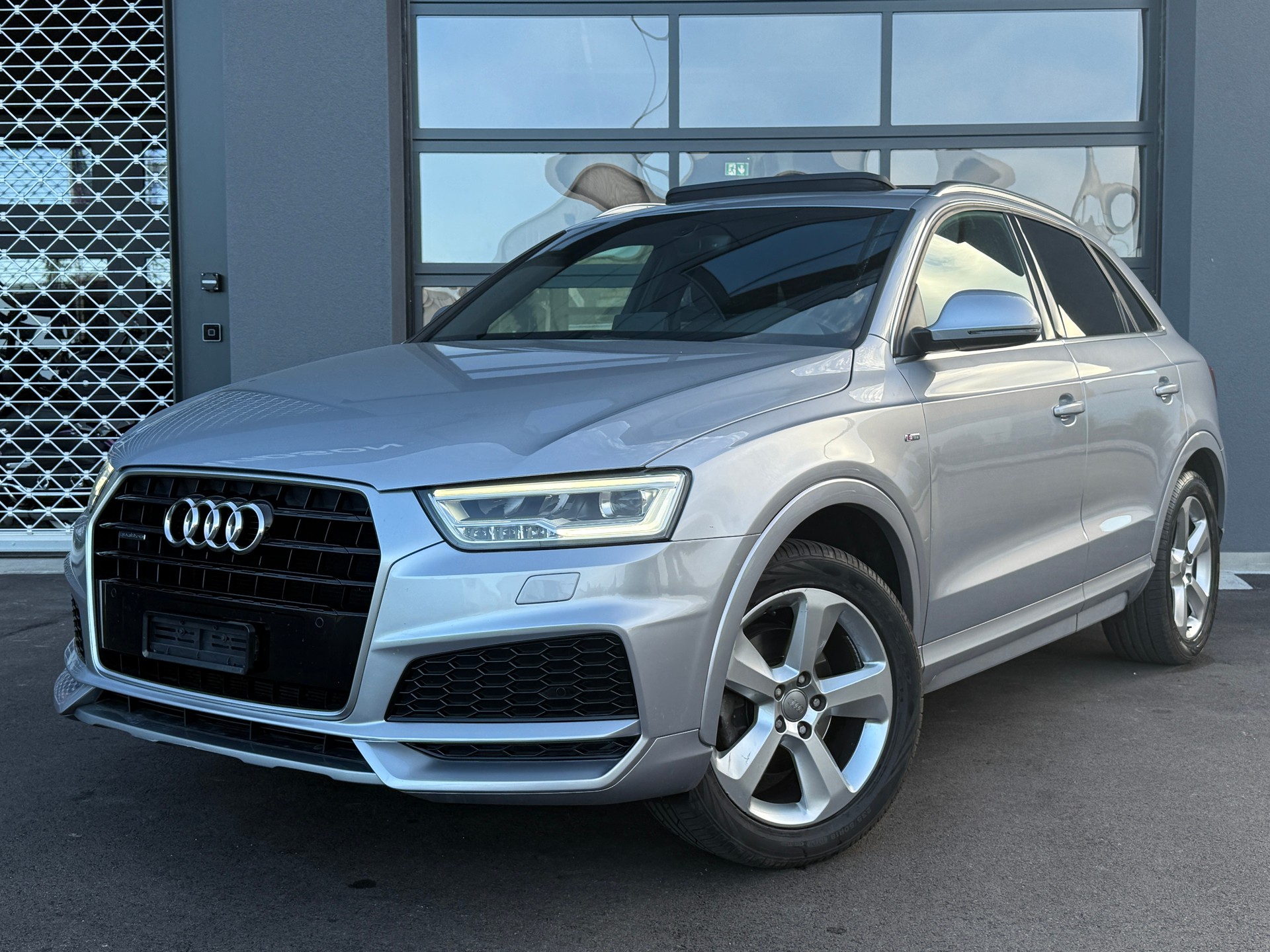 AUDI Q3 2.0 TDI sport quattro S-tronic * S-Line Packet * * Vollaustattung *-image-0