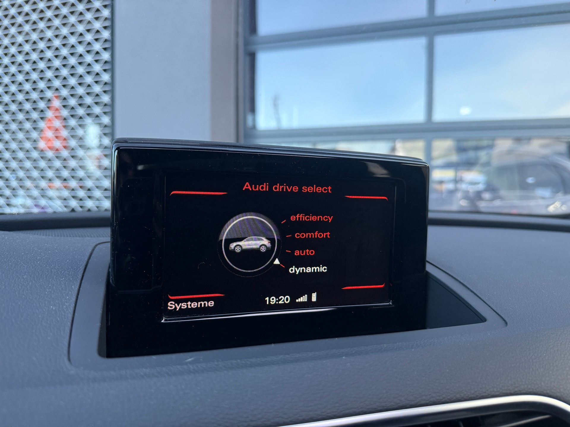 AUDI Q3 2.0 TDI sport quattro S-tronic * S-Line Packet * * Vollaustattung *-image-9