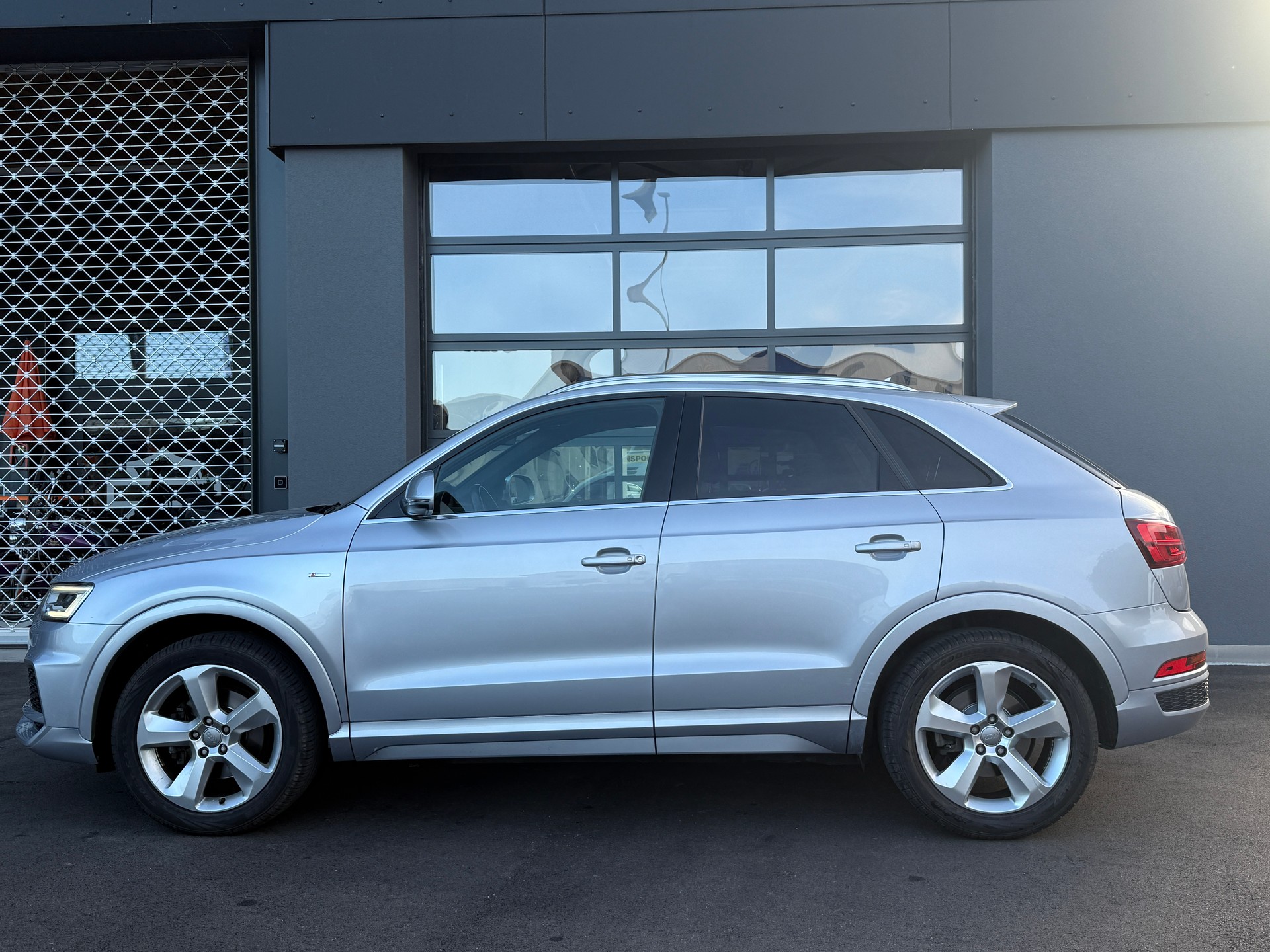 AUDI Q3 2.0 TDI sport quattro S-tronic * S-Line Packet * * Vollaustattung *-image-3