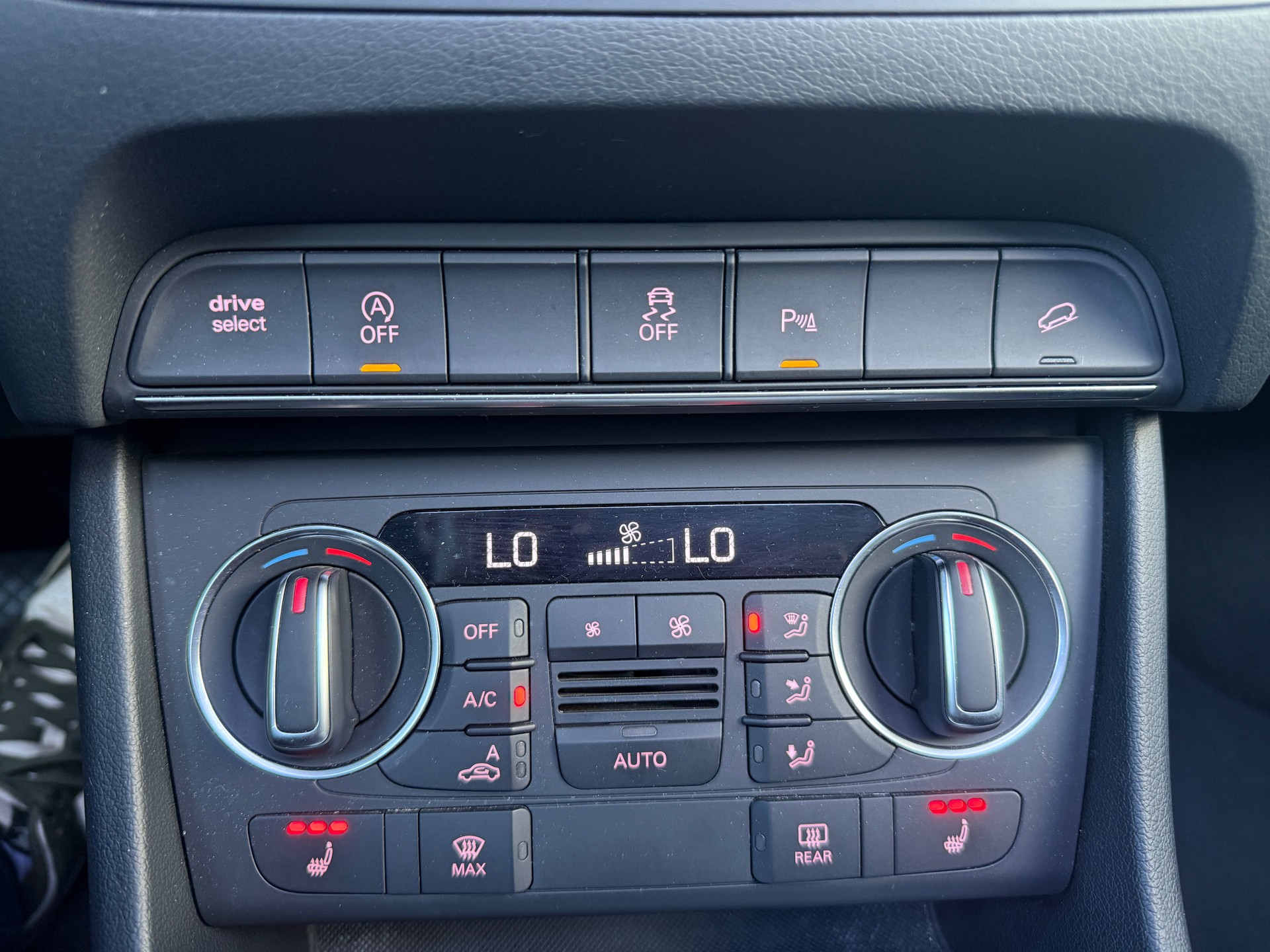 AUDI Q3 2.0 TDI sport quattro S-tronic * S-Line Packet * * Vollaustattung *-image-10