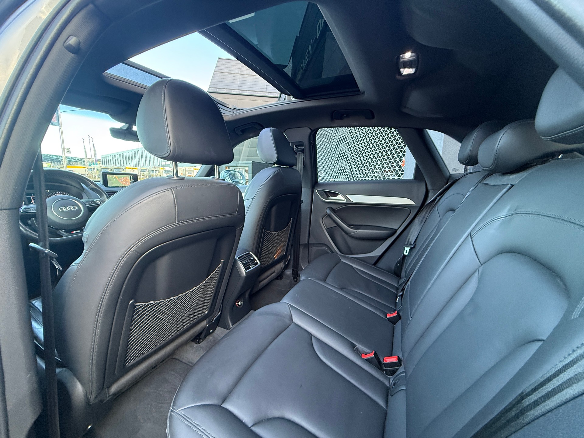 AUDI Q3 2.0 TDI sport quattro S-tronic * S-Line Packet * * Vollaustattung *-image-7