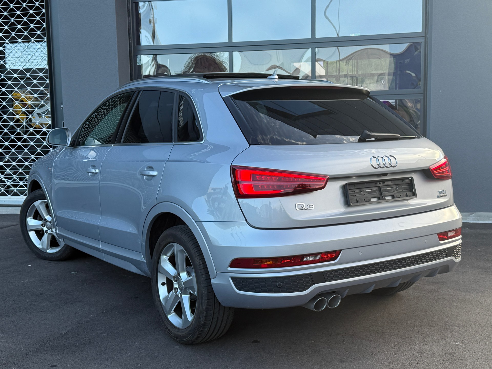 AUDI Q3 2.0 TDI sport quattro S-tronic * S-Line Packet * * Vollaustattung *-image-4