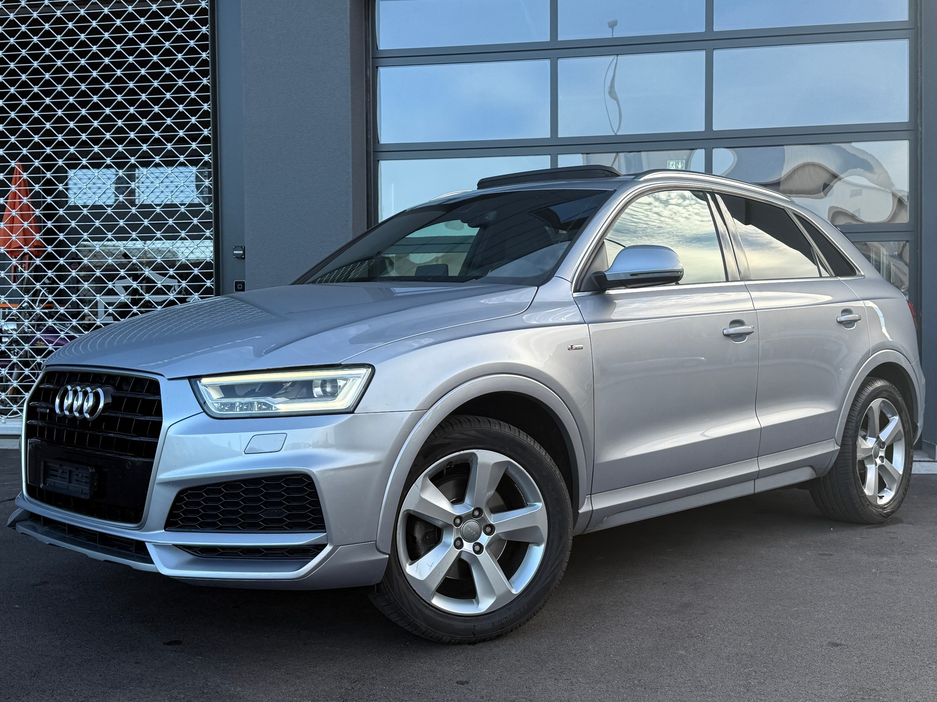 AUDI Q3 2.0 TDI sport quattro S-tronic * S-Line Packet * * Vollaustattung *-image-2