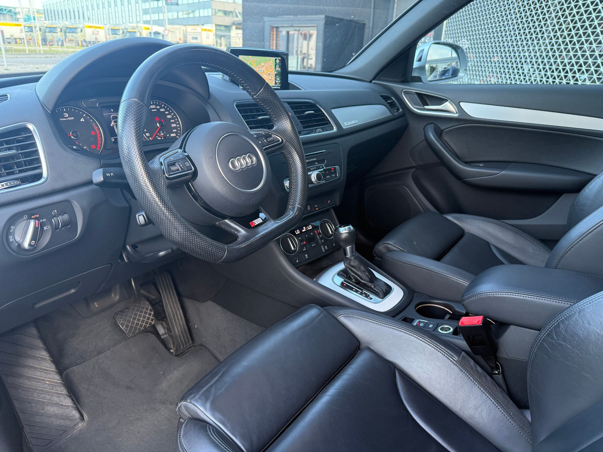 AUDI Q3 2.0 TDI sport quattro S-tronic * S-Line Packet * * Vollaustattung *-image-5