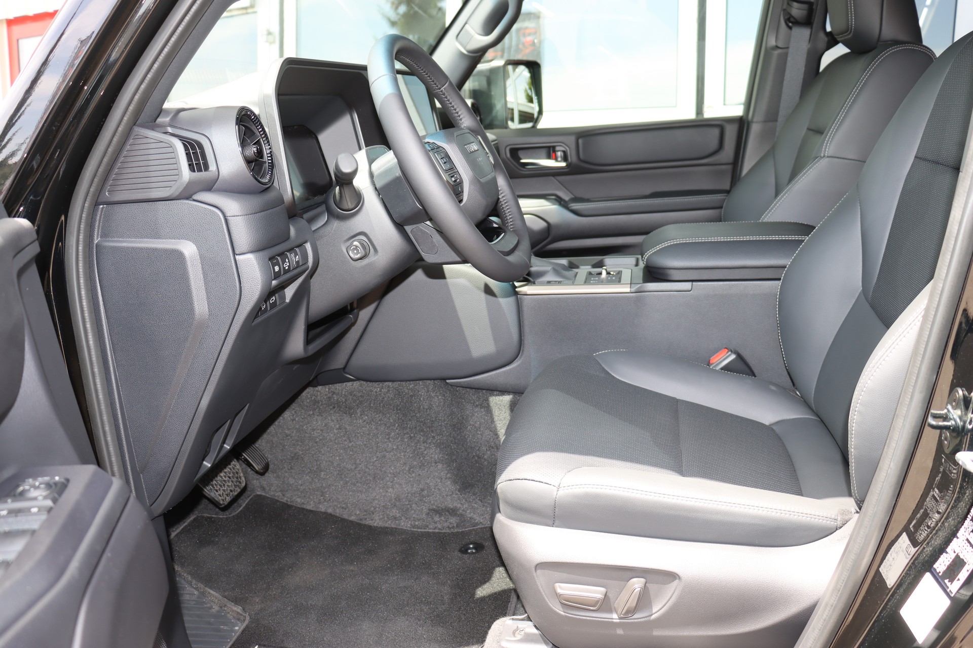 TOYOTA Land Cruiser 2.8TD 48V Style-image-10