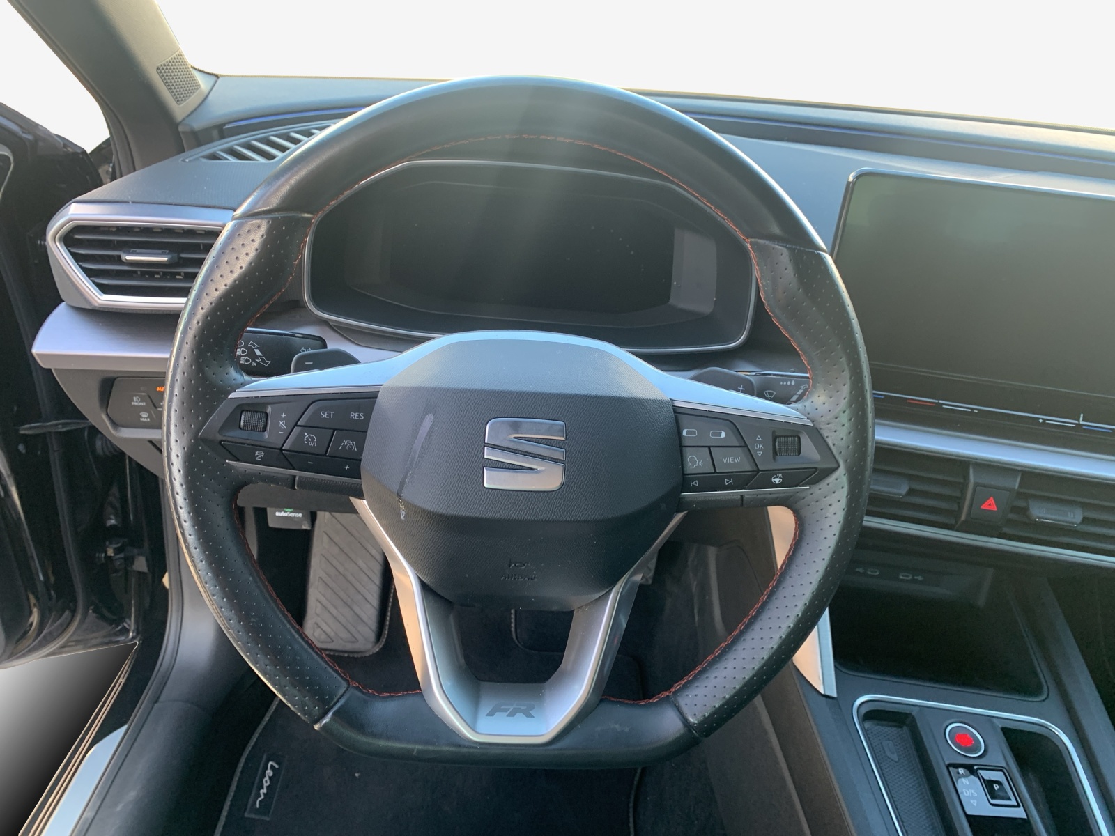 SEAT Leon 1.5 eTSI mHEV DSG FR-image-9