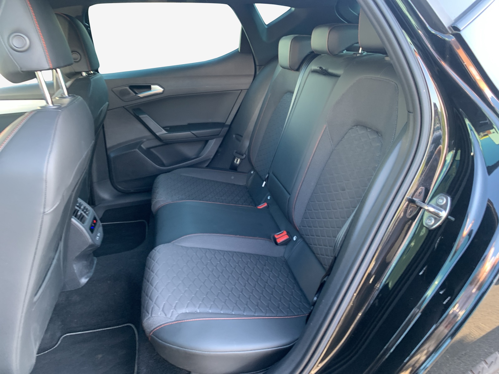SEAT Leon 1.5 eTSI mHEV DSG FR-image-11