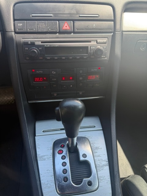 AUDI A4 Cabriolet 1.8 Turbo-image-8