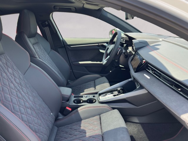 AUDI A3 Sportback TFSI e 200 kW S line Attraction S tronic-image-16