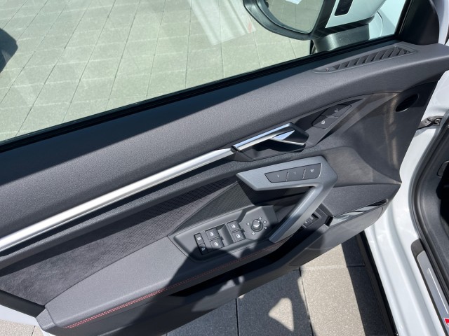 AUDI A3 Sportback TFSI e 200 kW S line Attraction S tronic-image-10