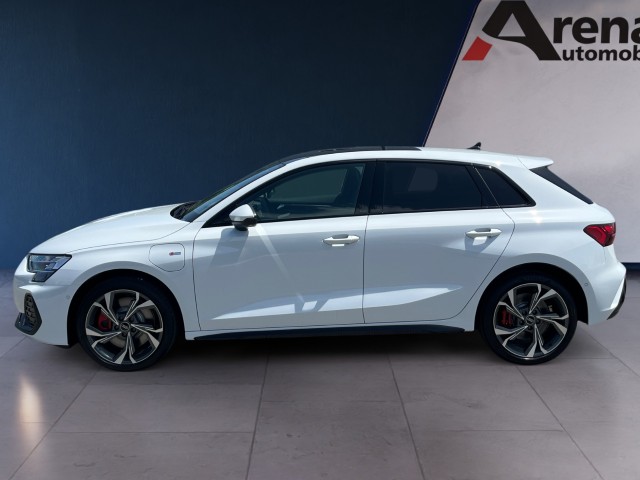AUDI A3 Sportback TFSI e 200 kW S line Attraction S tronic-image-1