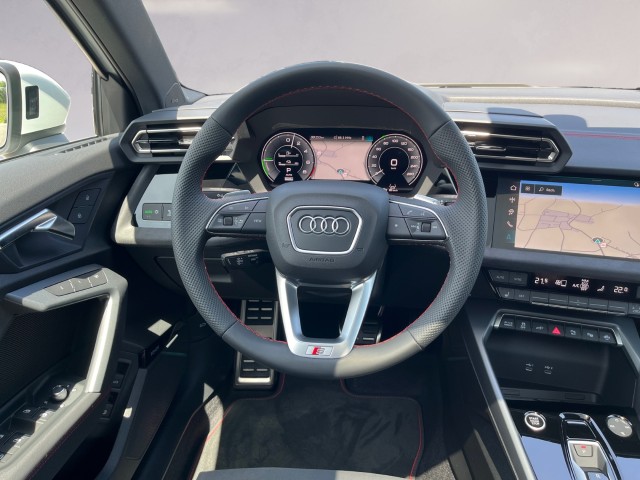 AUDI A3 Sportback TFSI e 200 kW S line Attraction S tronic-image-12