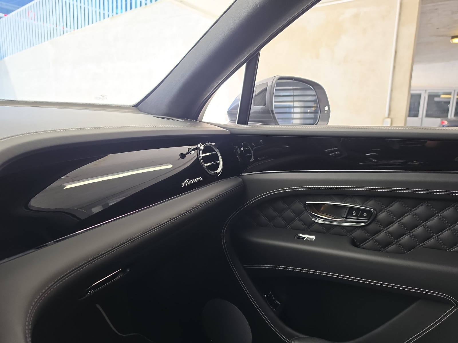 BENTLEY Bentayga Azure V8-image-17