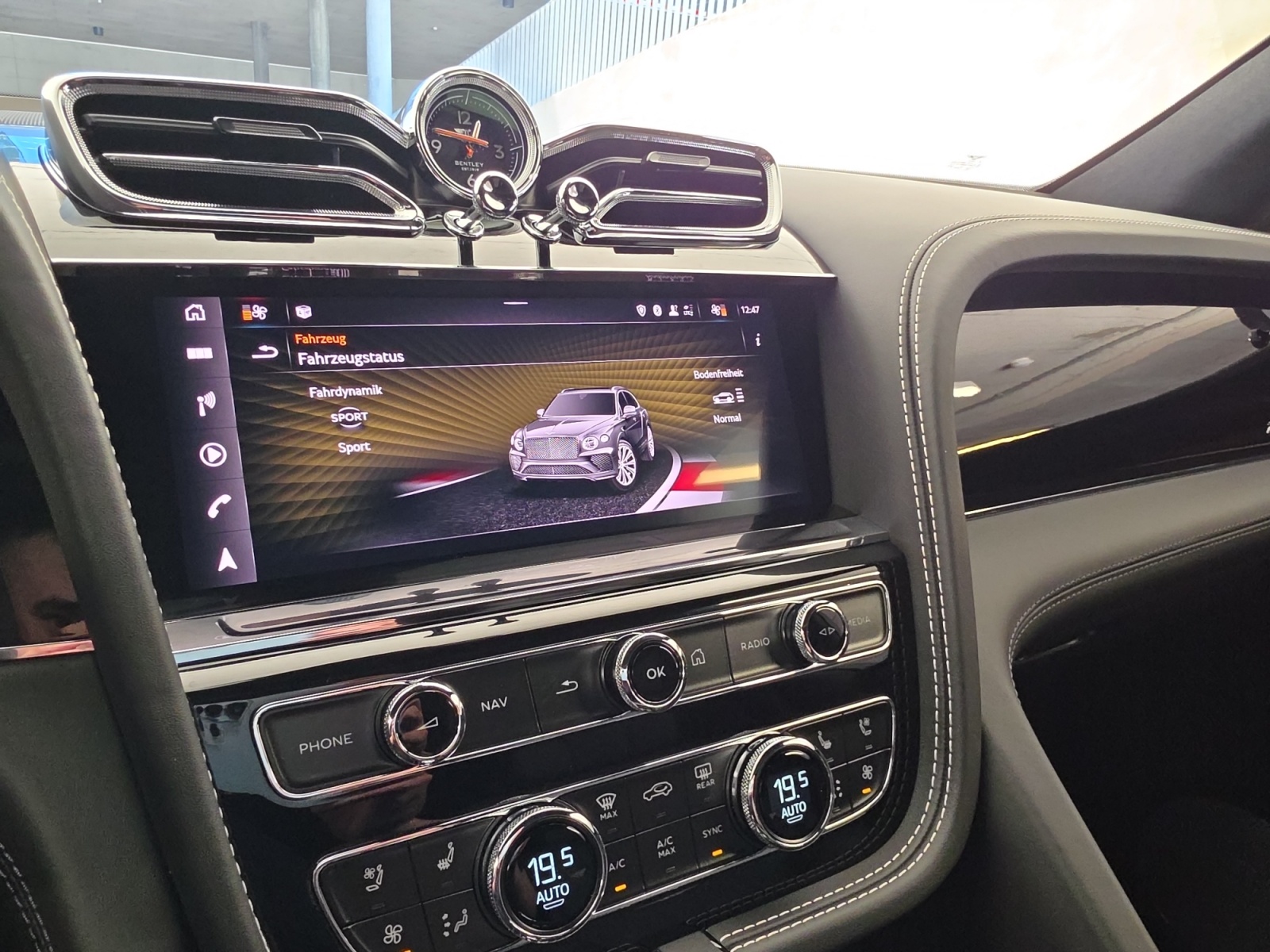 BENTLEY Bentayga Azure V8-image-18