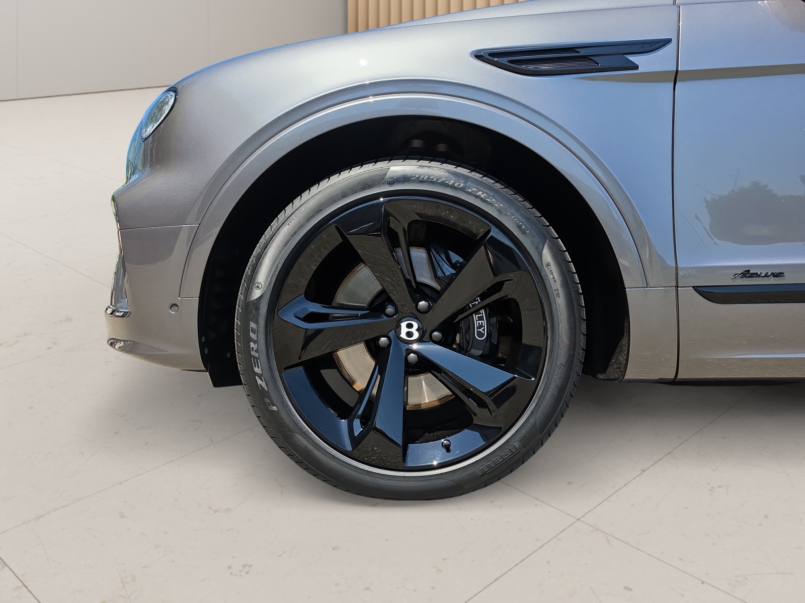 BENTLEY Bentayga Azure V8-image-23