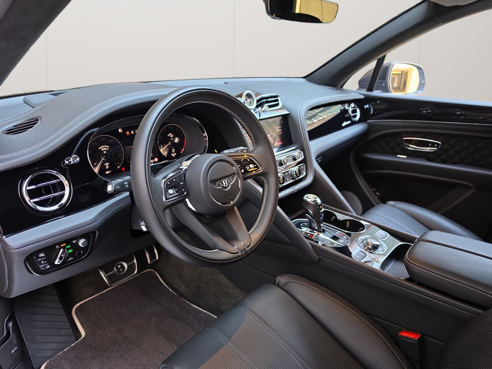 BENTLEY Bentayga Azure V8-image-3