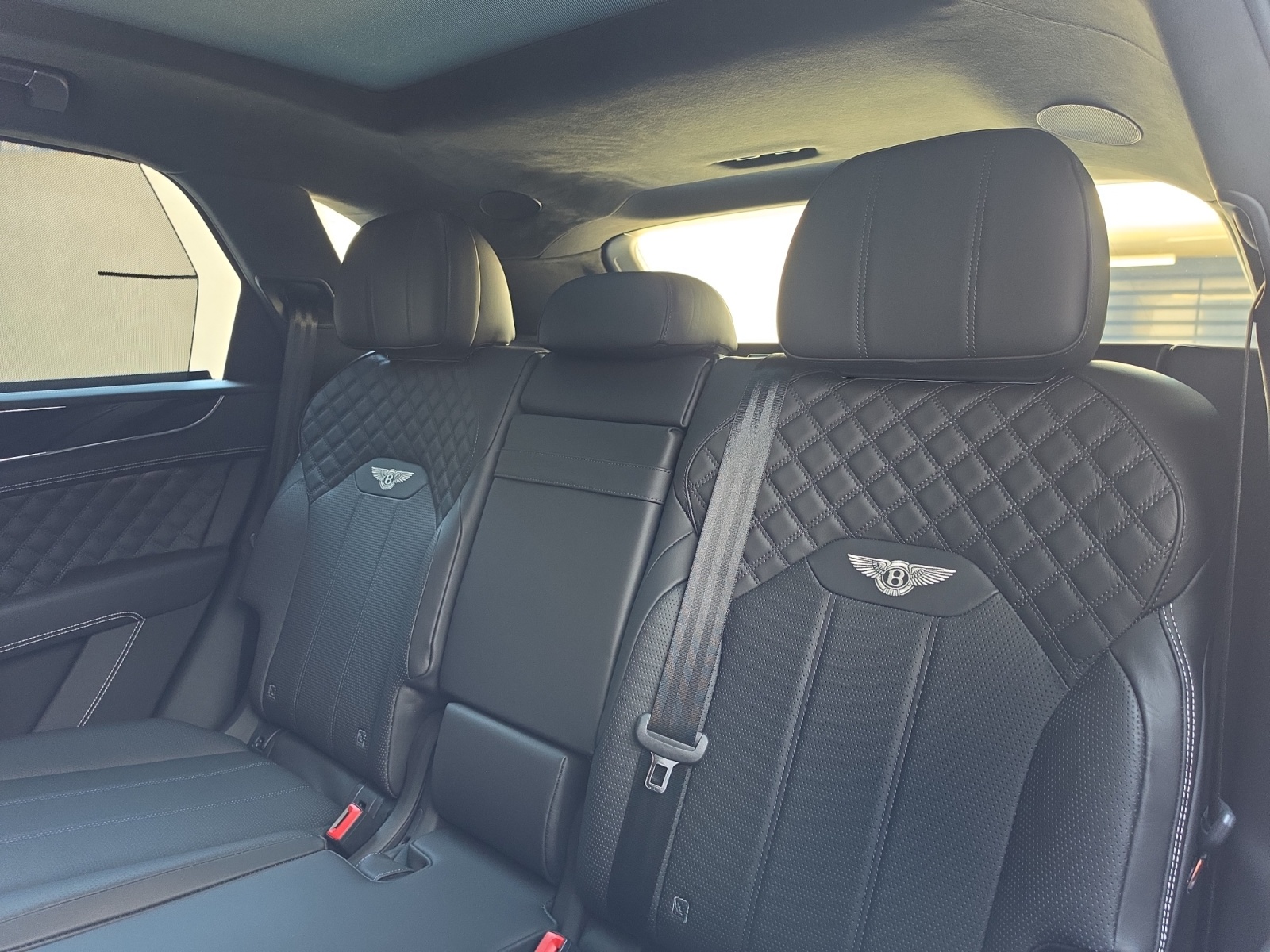 BENTLEY Bentayga Azure V8-image-14