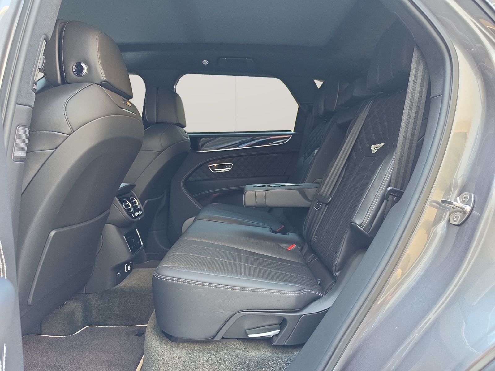 BENTLEY Bentayga Azure V8-image-15