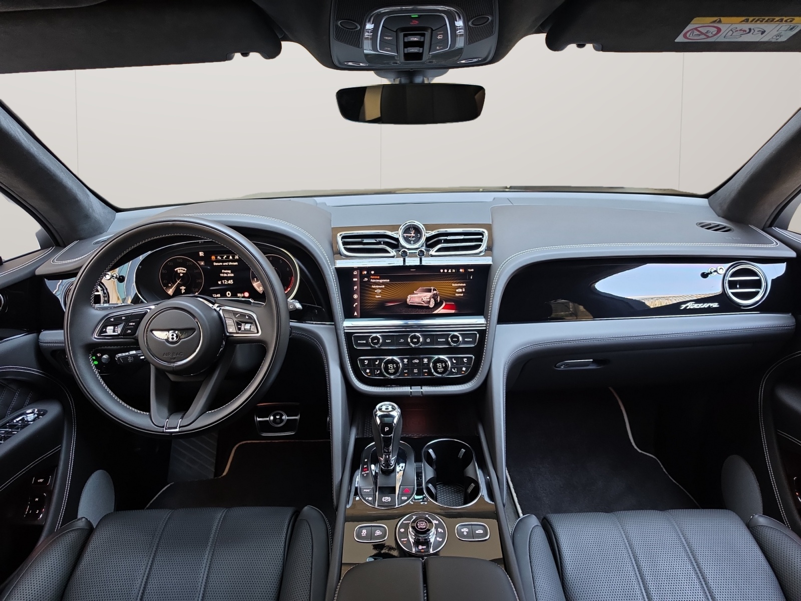 BENTLEY Bentayga Azure V8-image-9
