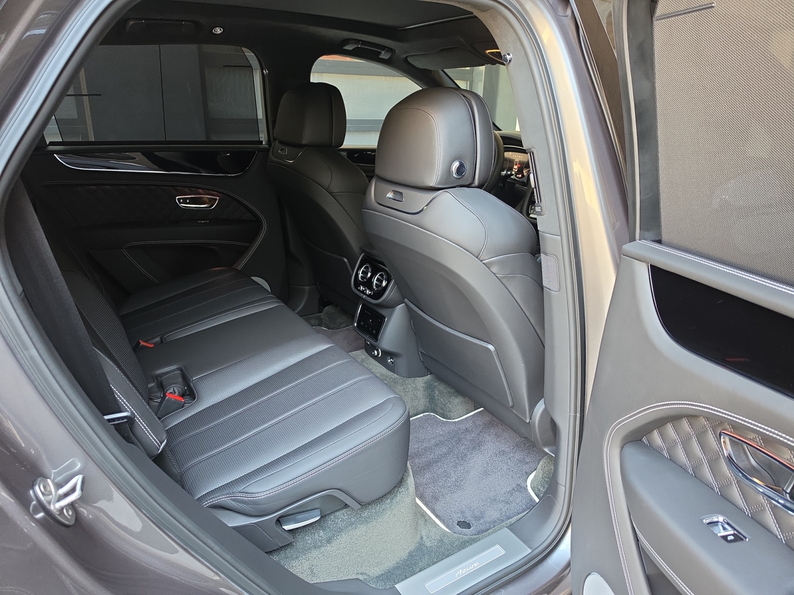 BENTLEY Bentayga Azure V8-image-21