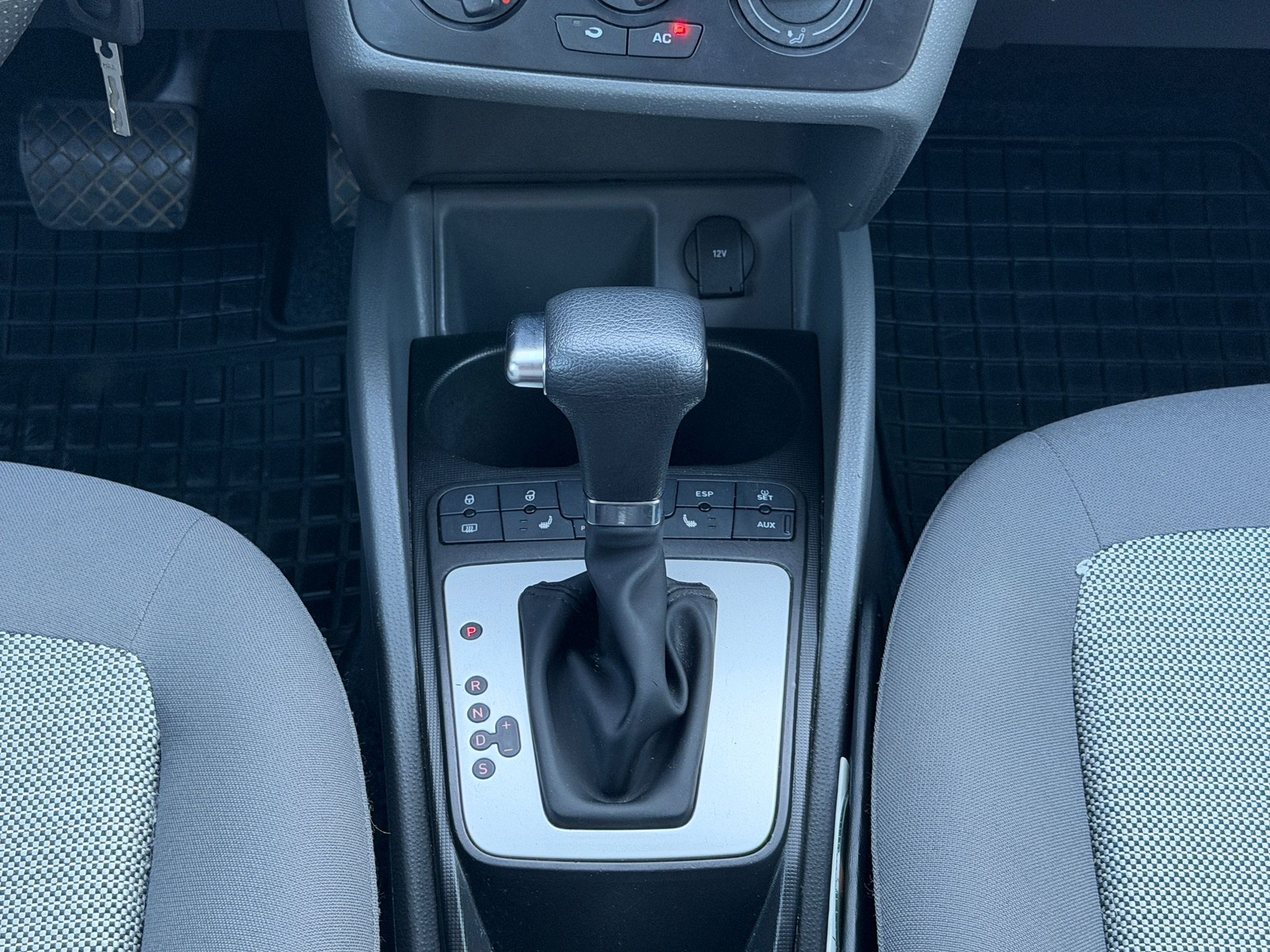 SEAT Ibiza 1.6 Style DSG-image-14