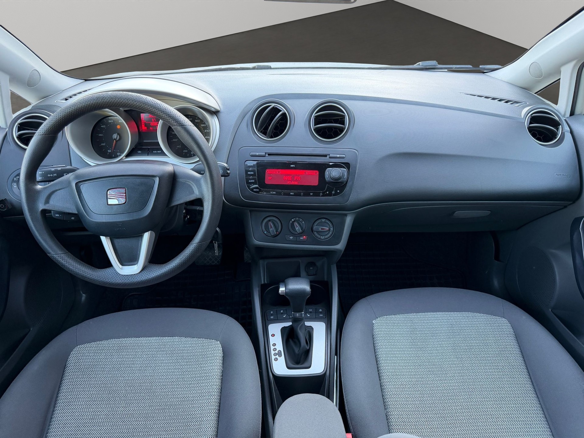 SEAT Ibiza 1.6 Style DSG-image-8