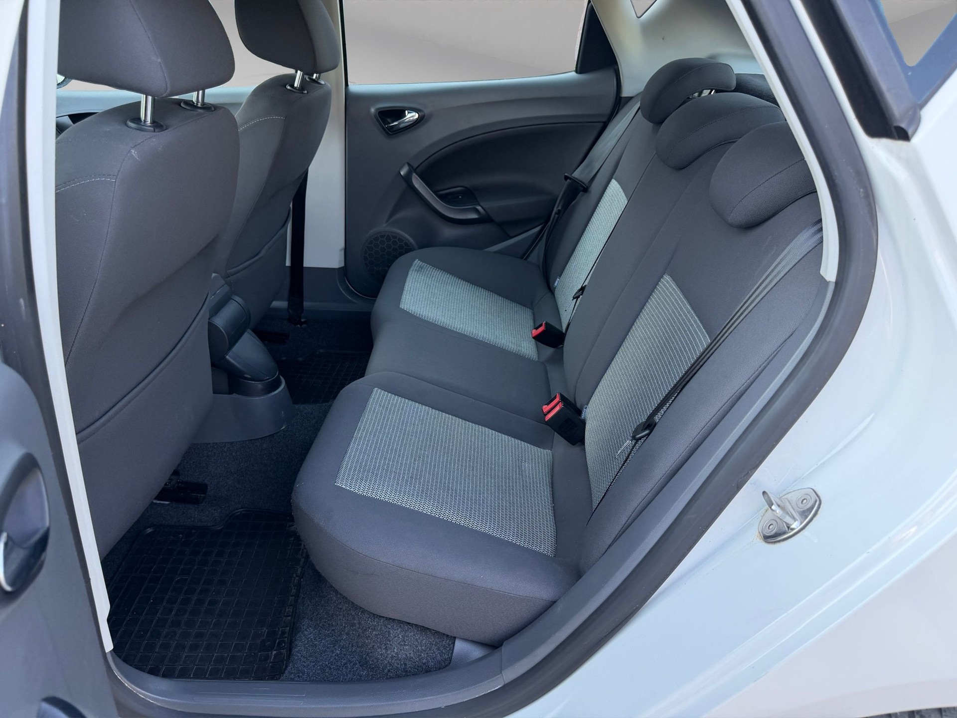 SEAT Ibiza 1.6 Style DSG-image-13