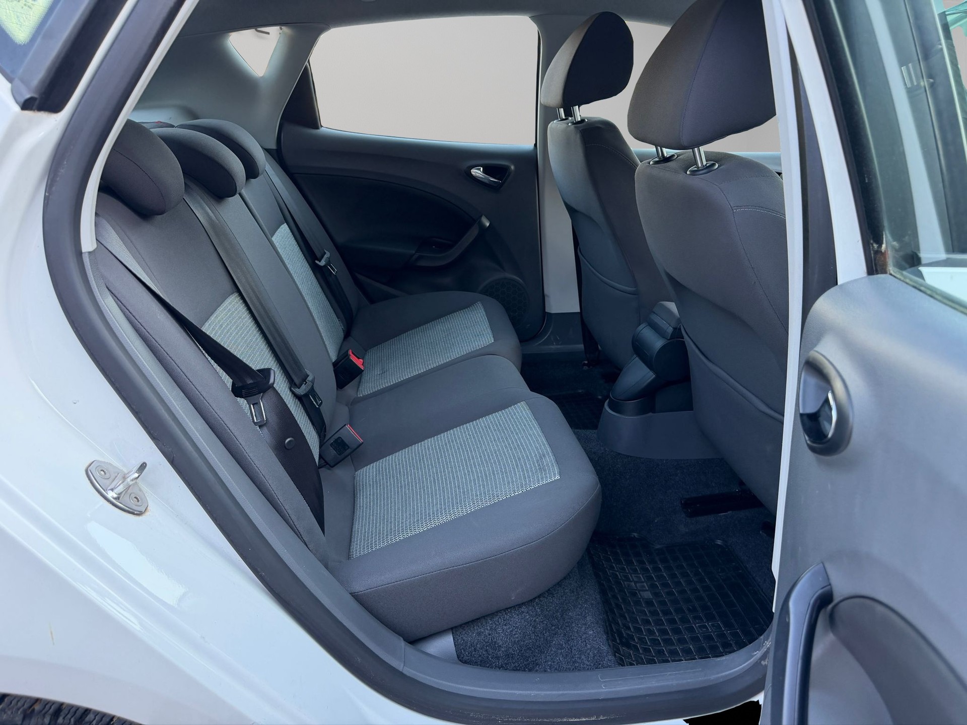 SEAT Ibiza 1.6 Style DSG-image-12