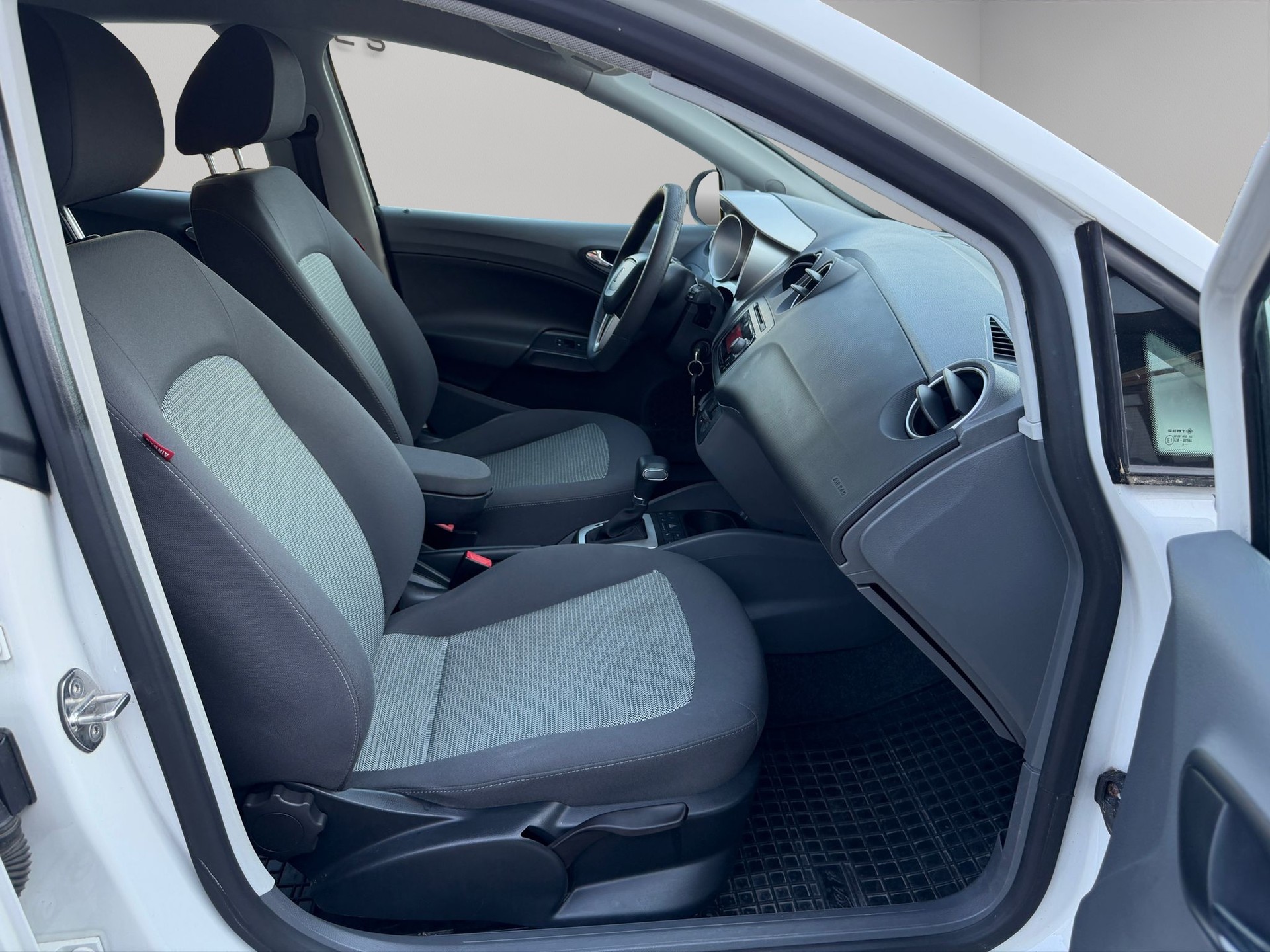 SEAT Ibiza 1.6 Style DSG-image-11
