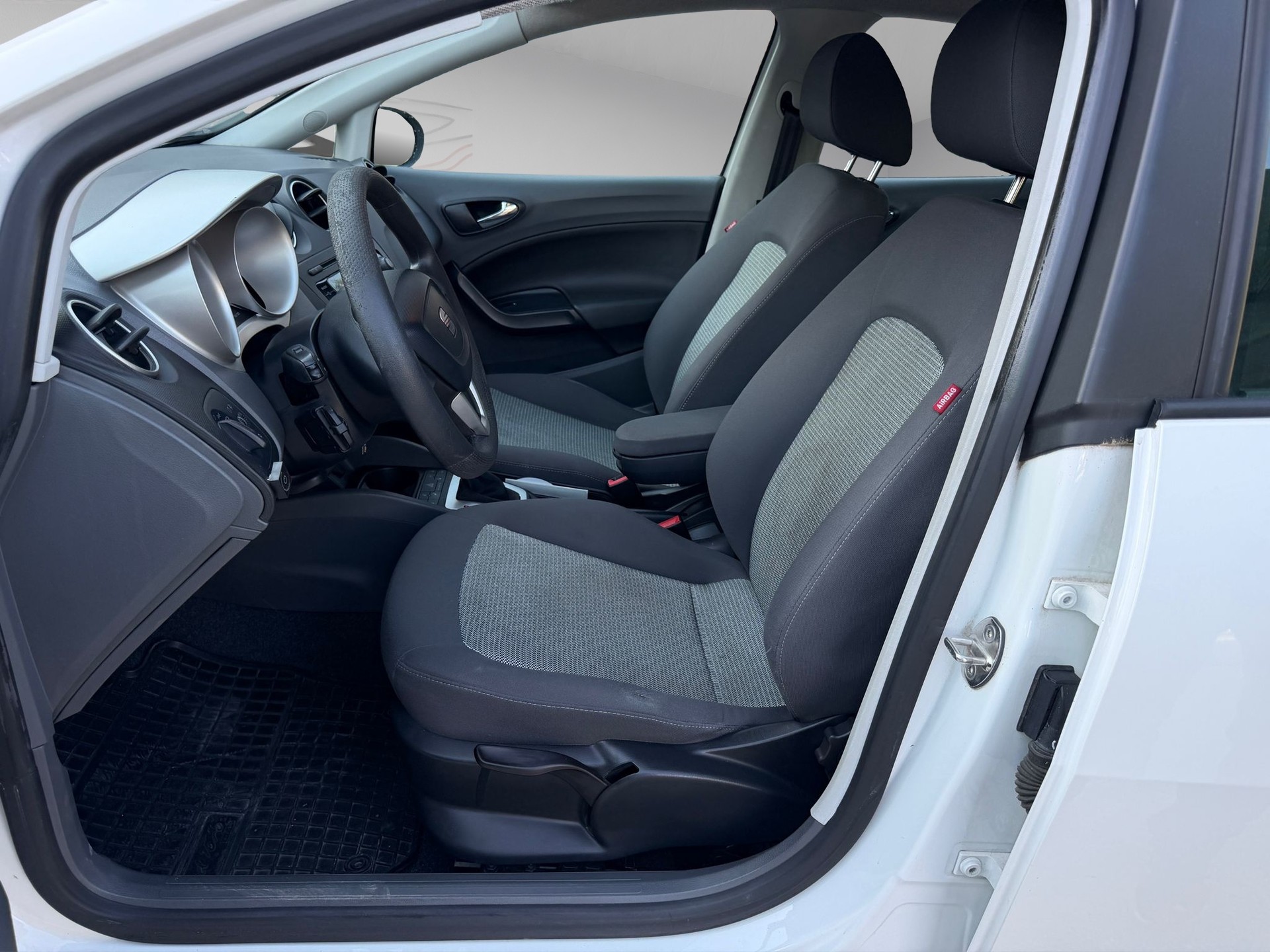 SEAT Ibiza 1.6 Style DSG-image-10