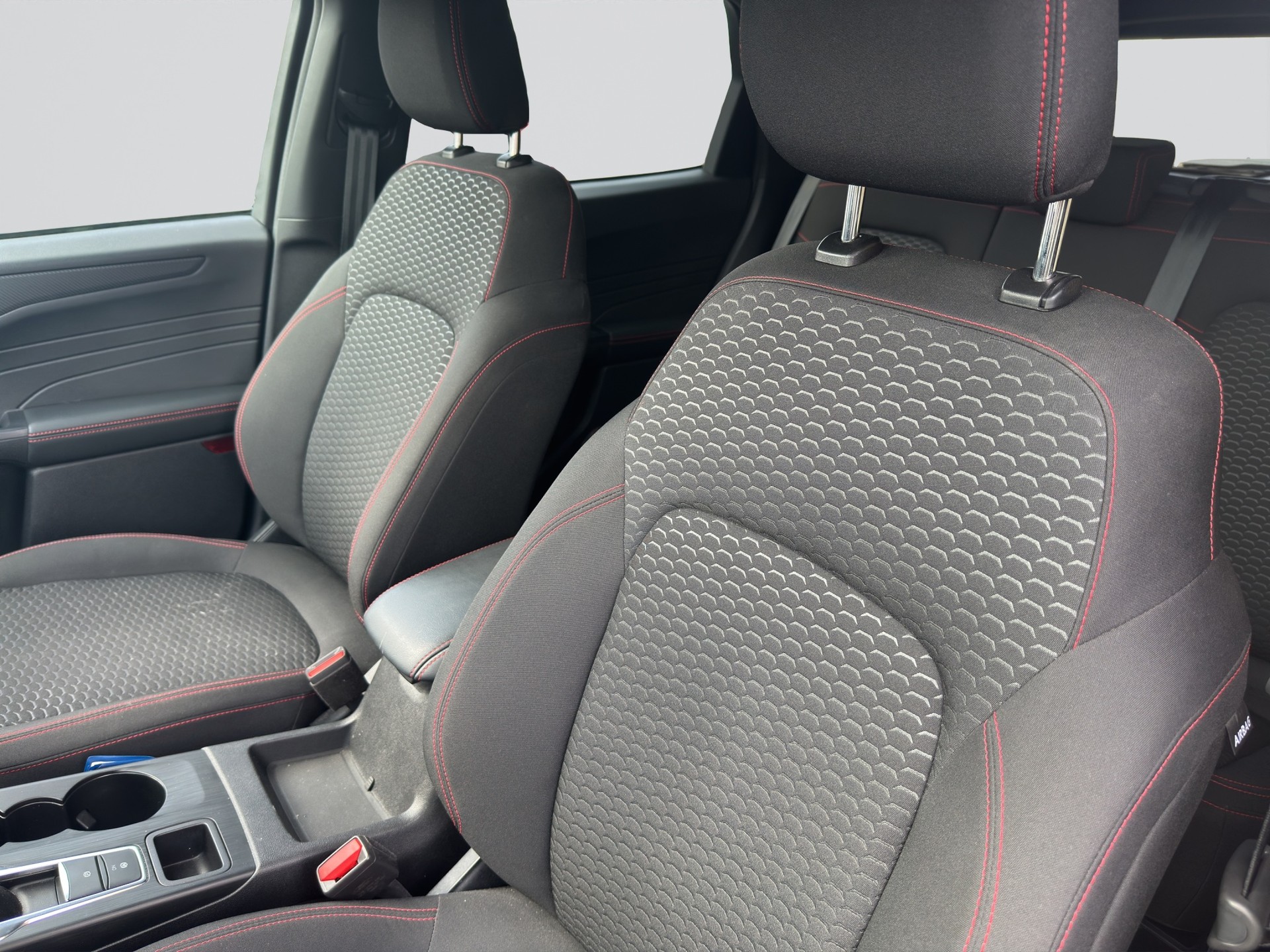 FORD Kuga 2.5 FHEV ST-Line-image-5