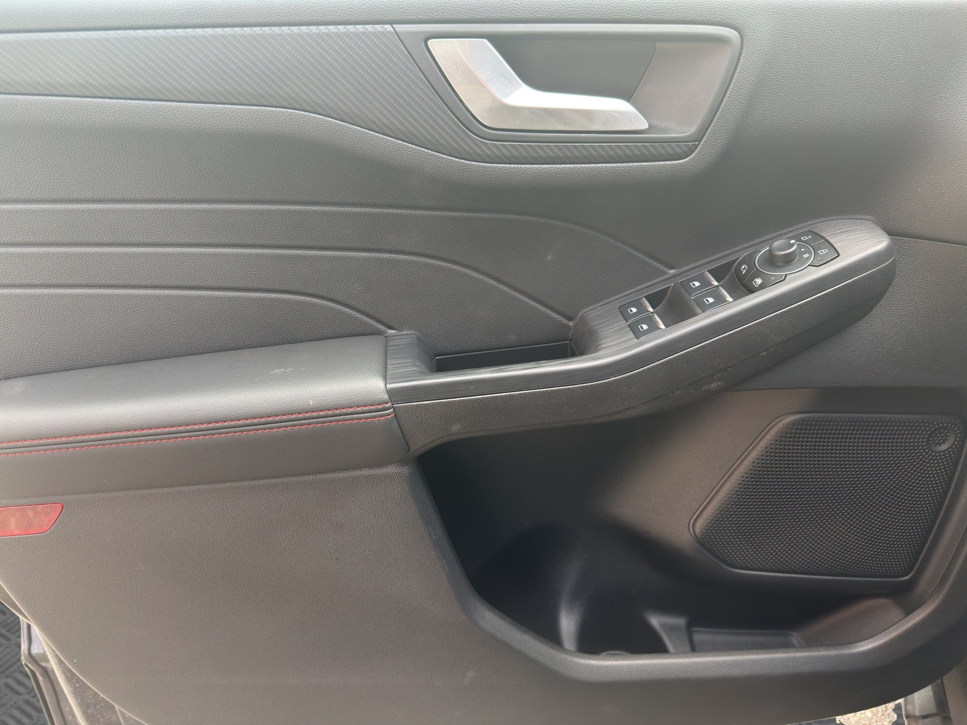 FORD Kuga 2.5 FHEV ST-Line-image-8