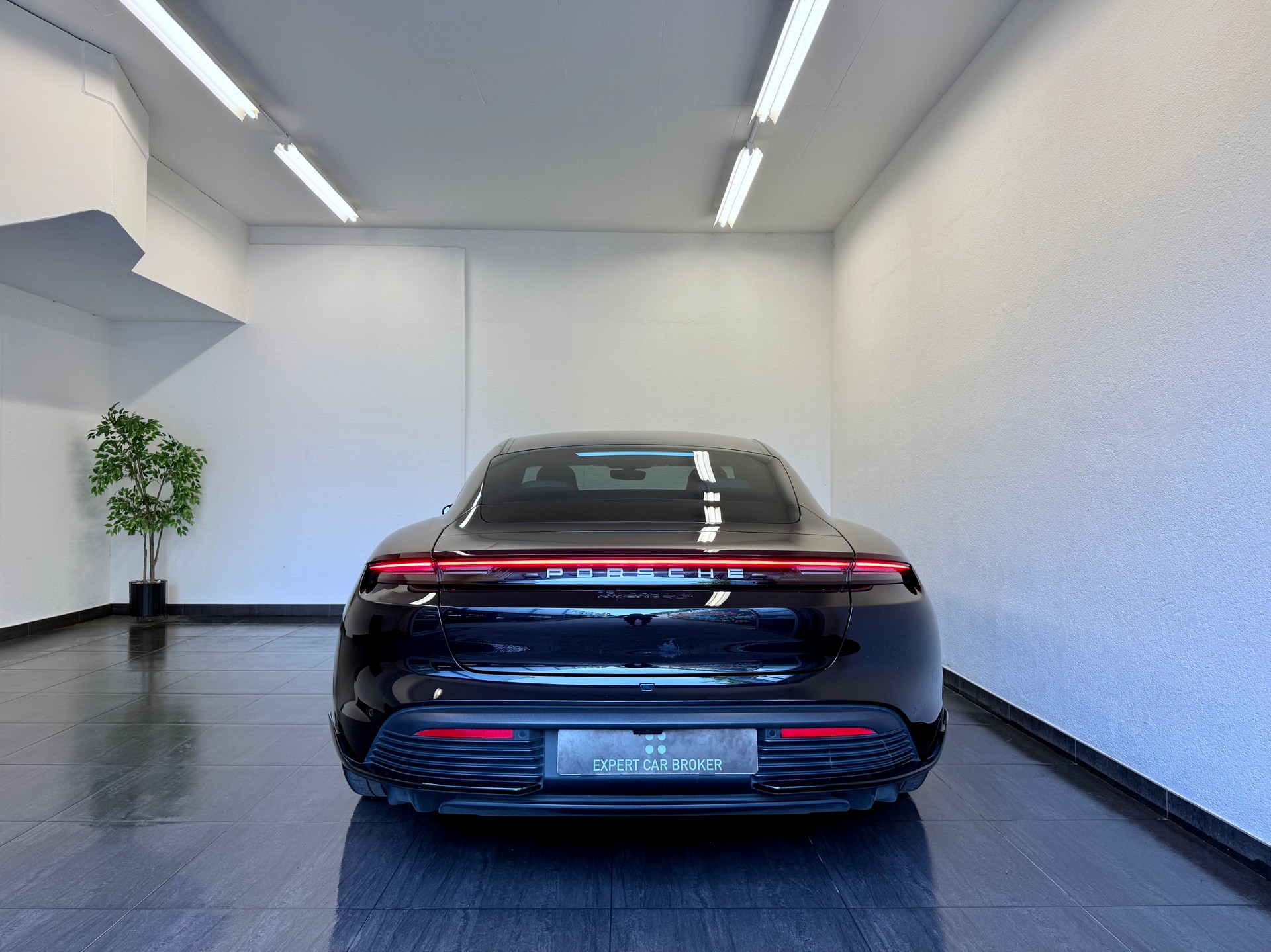 PORSCHE Taycan 4S "ALL BLACK"-image-11
