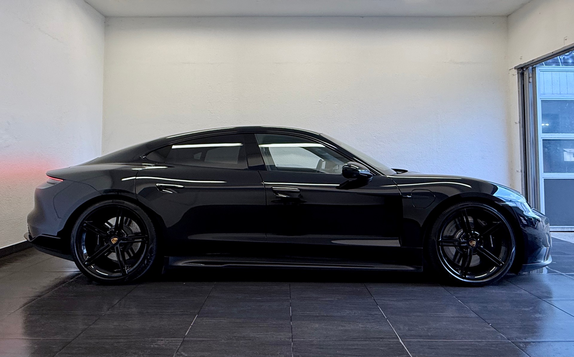 PORSCHE Taycan 4S "ALL BLACK"-image-5