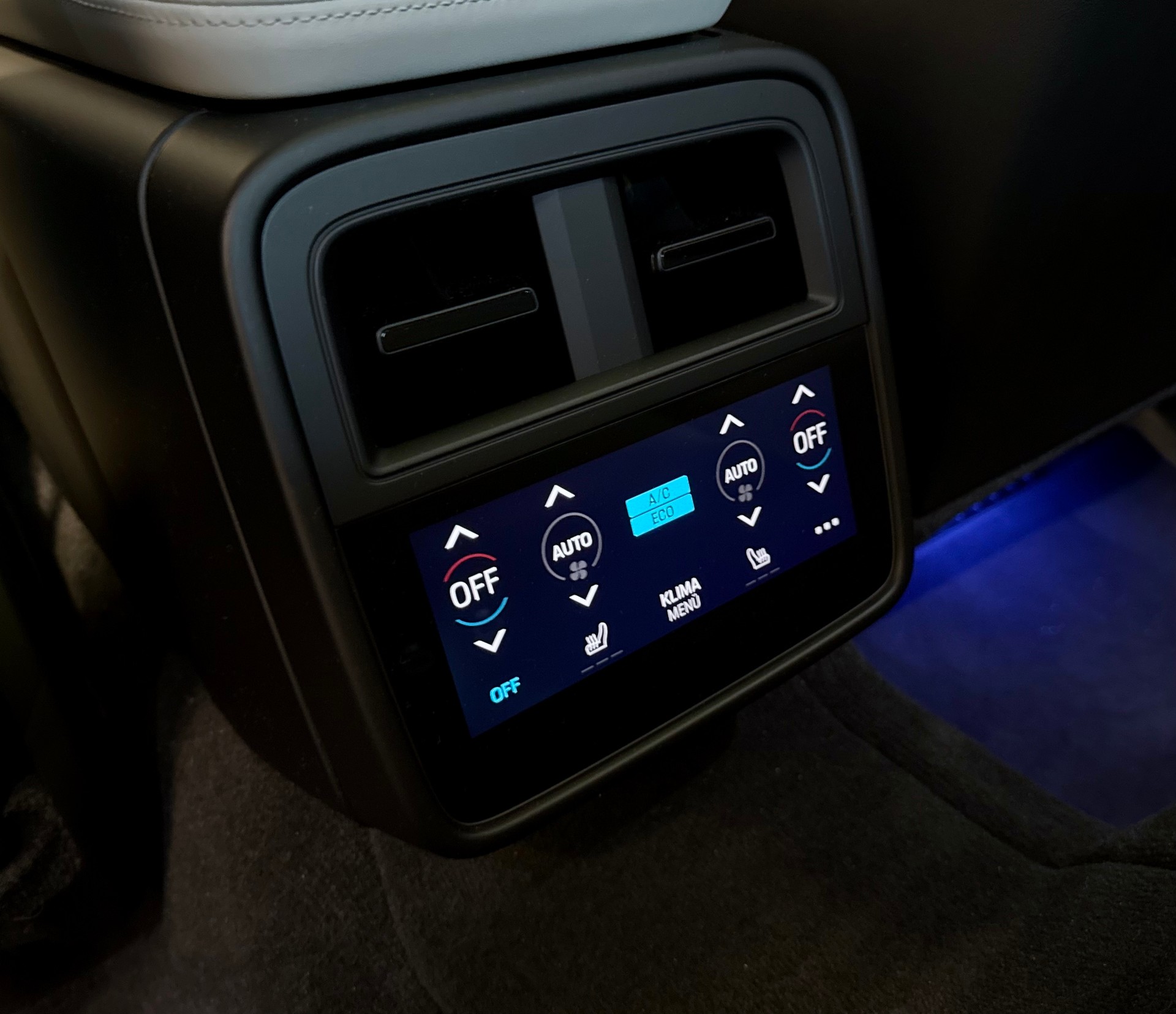 PORSCHE Taycan 4S "ALL BLACK"-image-24