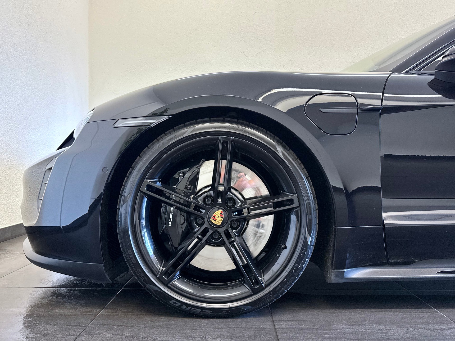 PORSCHE Taycan 4S "ALL BLACK"-image-6