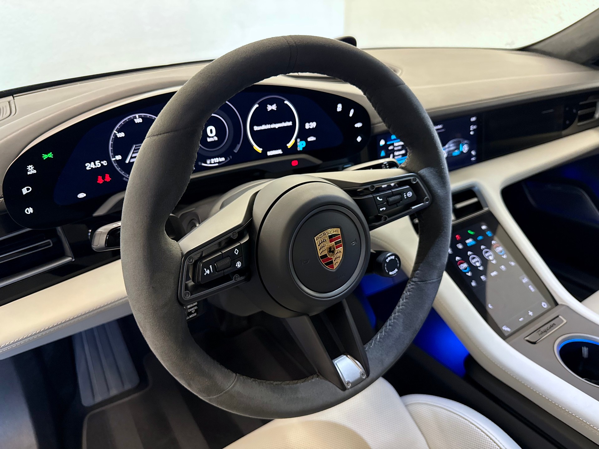 PORSCHE Taycan 4S "ALL BLACK"-image-15