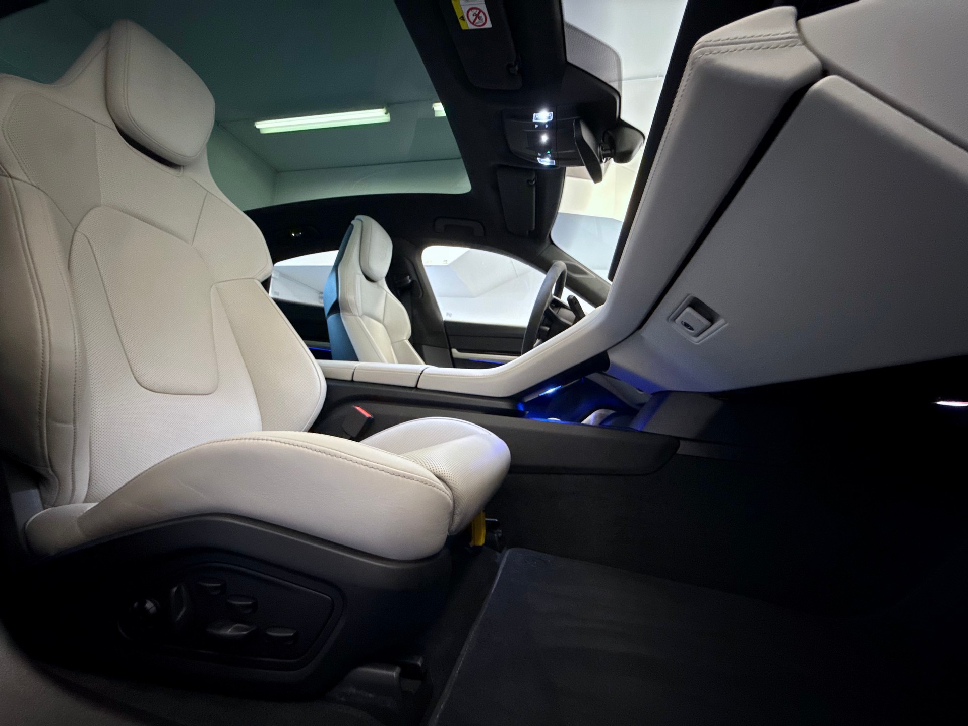 PORSCHE Taycan 4S "ALL BLACK"-image-19