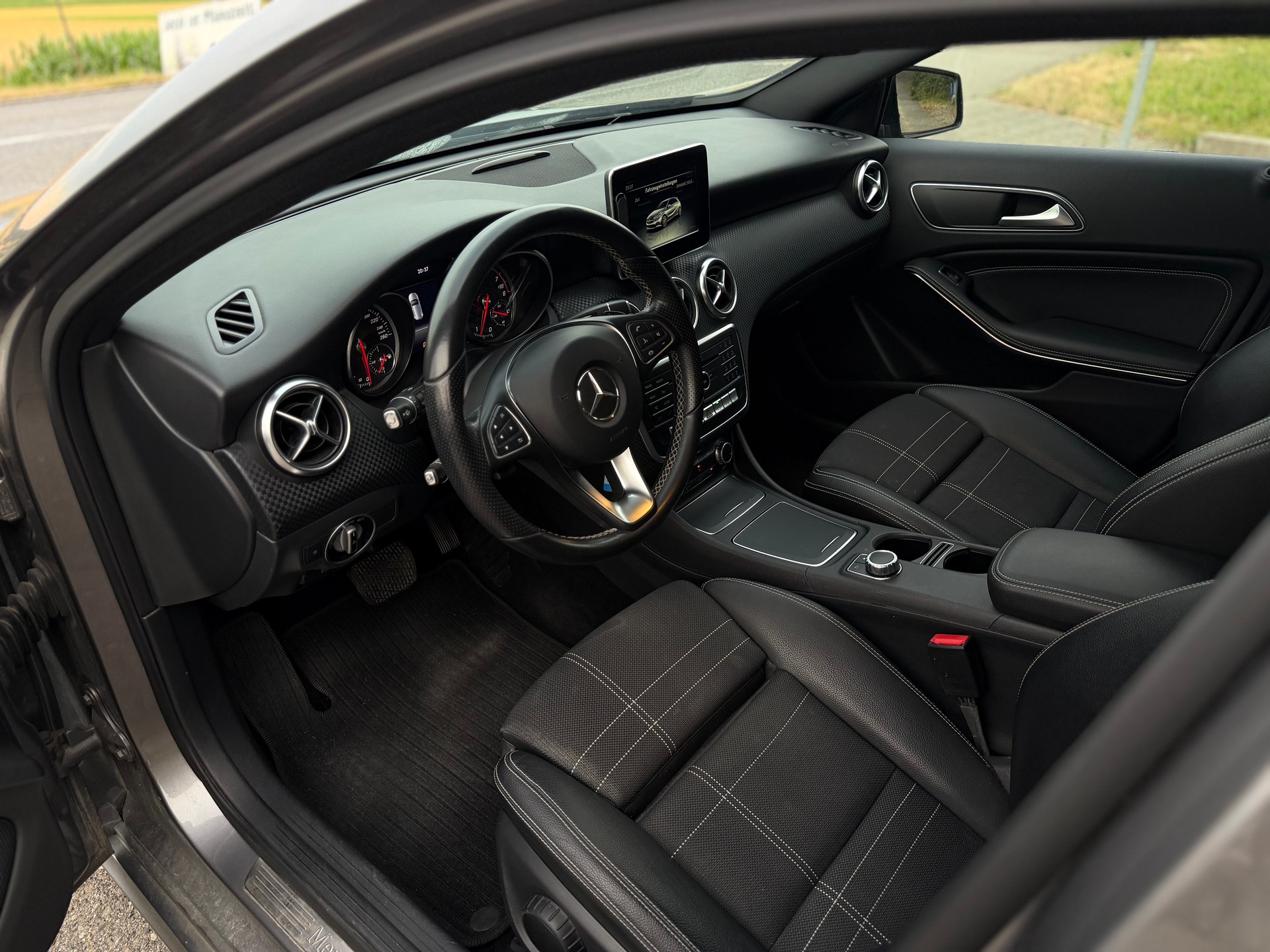MERCEDES-BENZ A 180 Night Star 7G-DCT-image-5