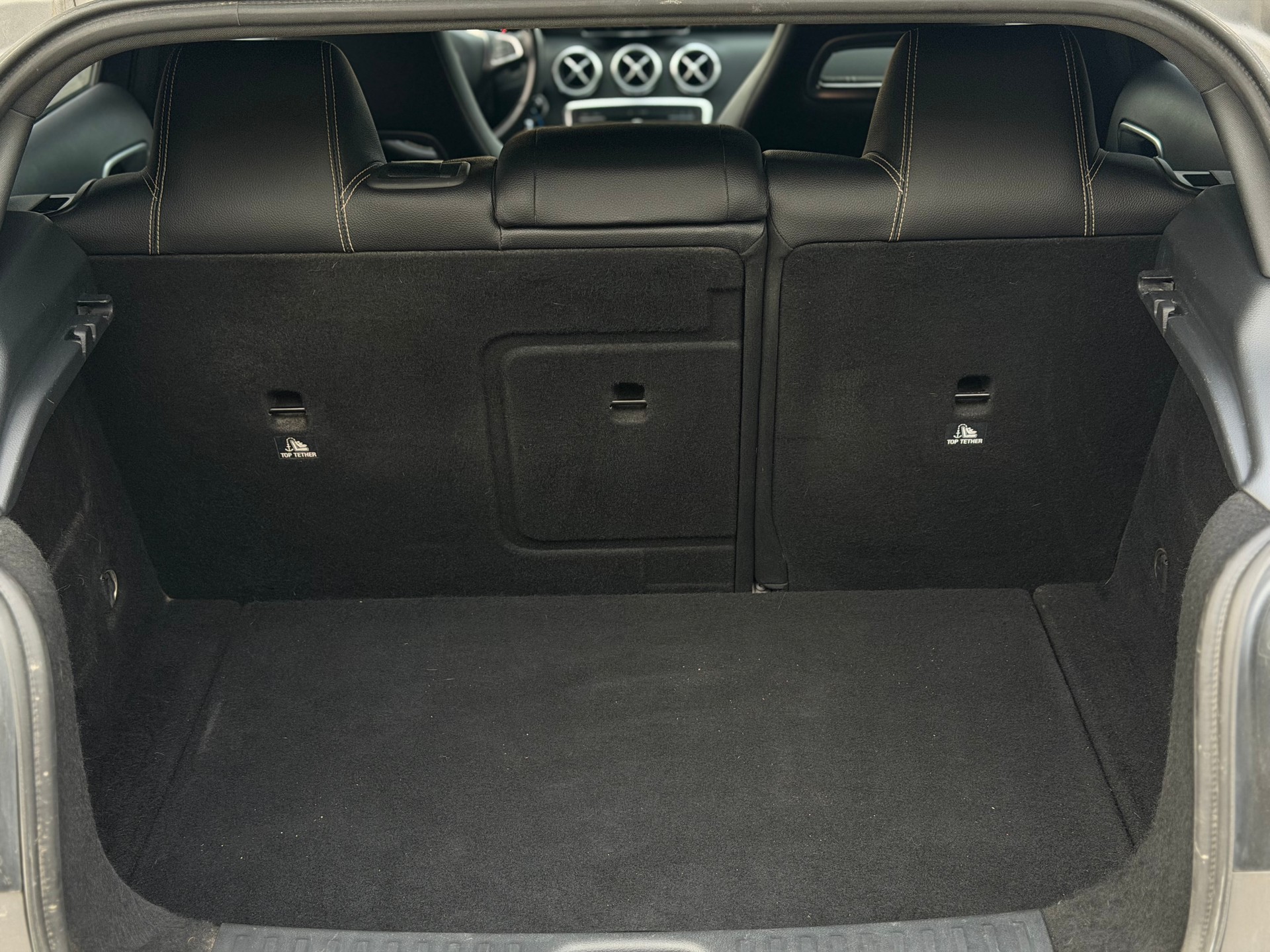 MERCEDES-BENZ A 180 Night Star 7G-DCT-image-4