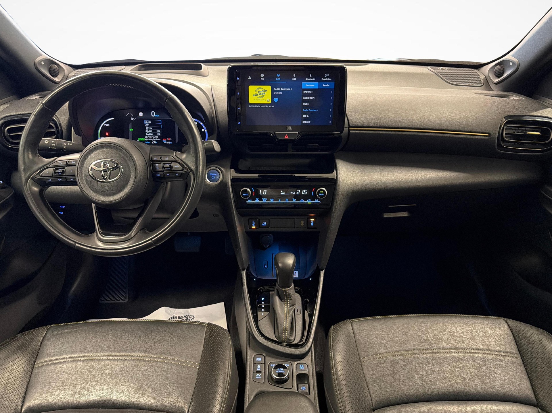 TOYOTA Yaris Cross 1.5 VVT-i HSD Premiere Edition AWD-i-image-11