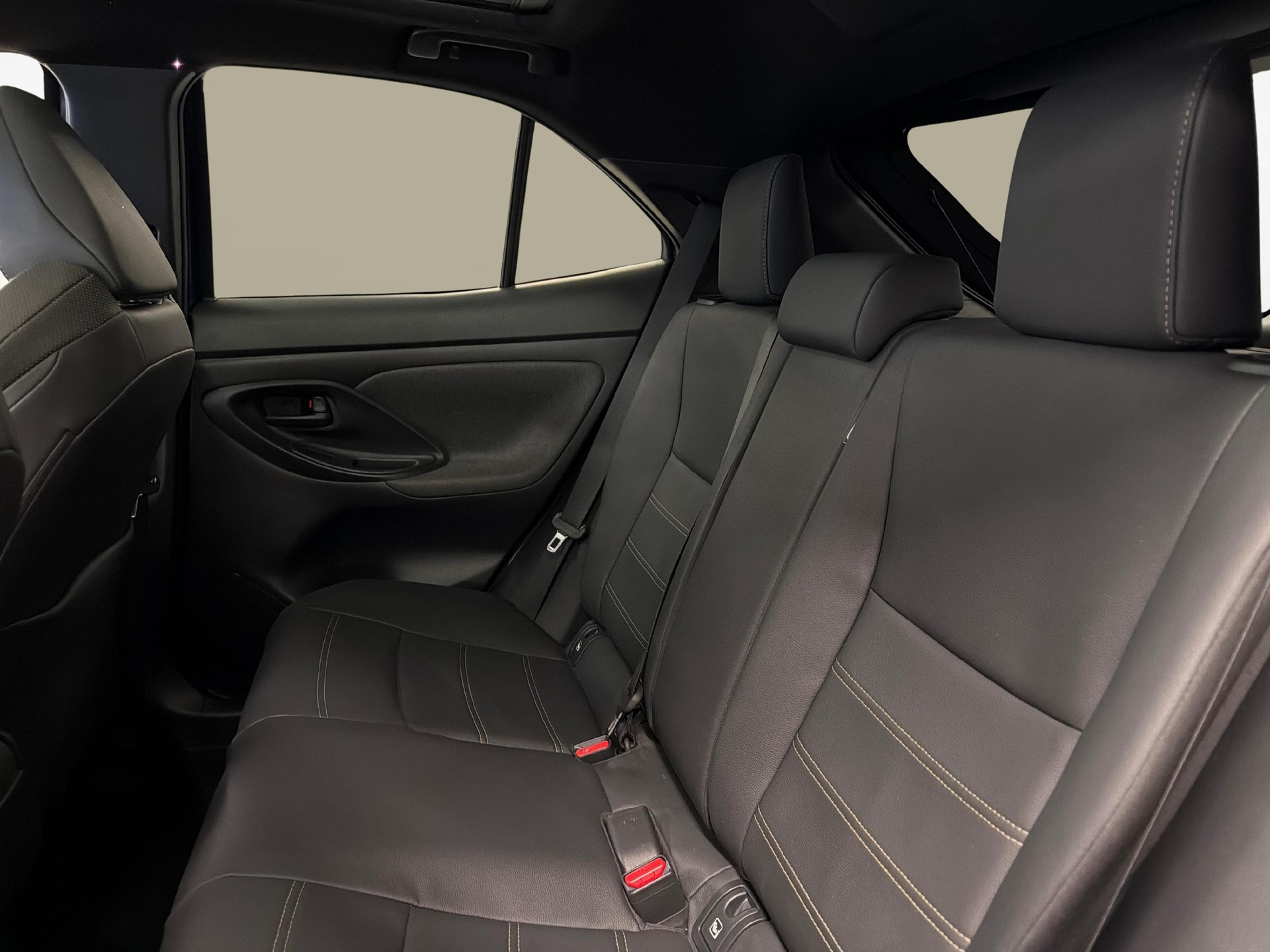 TOYOTA Yaris Cross 1.5 VVT-i HSD Premiere Edition AWD-i-image-13