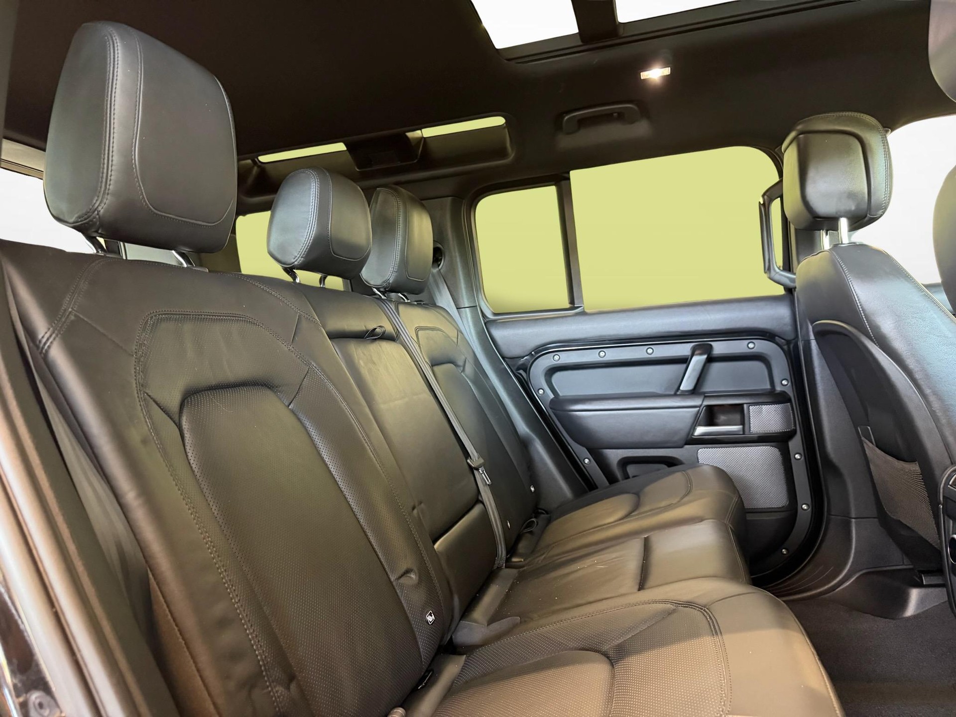 LAND ROVER Defender 110 5.0 V8 SC-image-10
