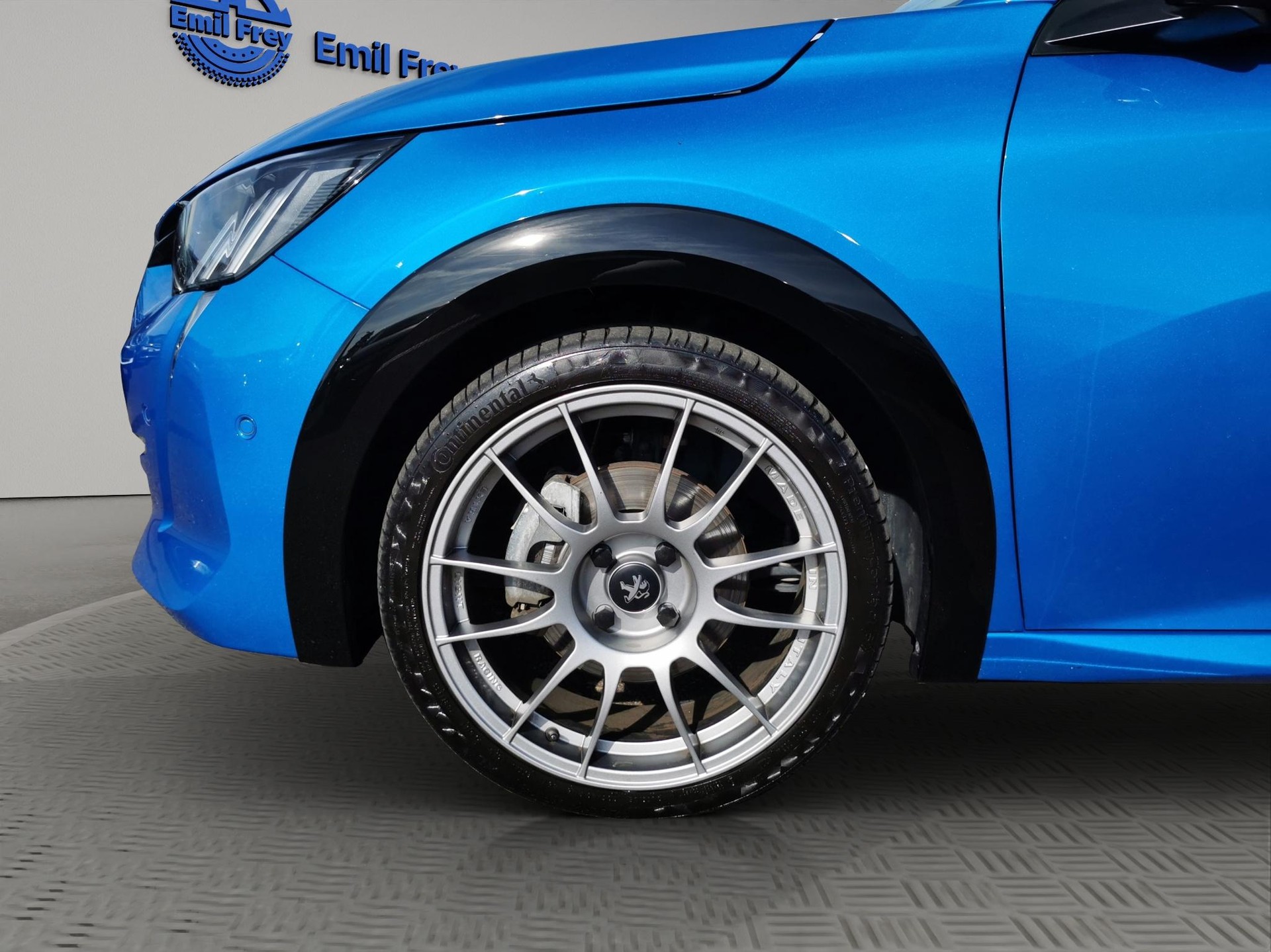 PEUGEOT 208 1.2 PureTech 130 GT Pack-image-8