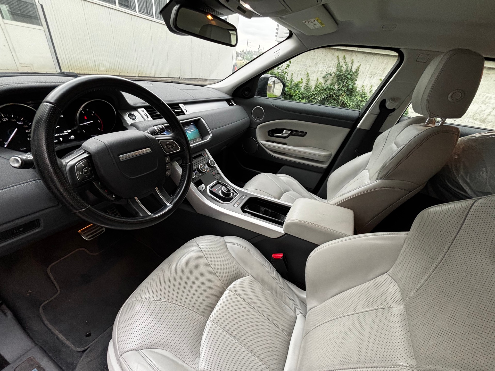LAND ROVER Range Rover Evoque 2.0 TD4 HSE-image-9