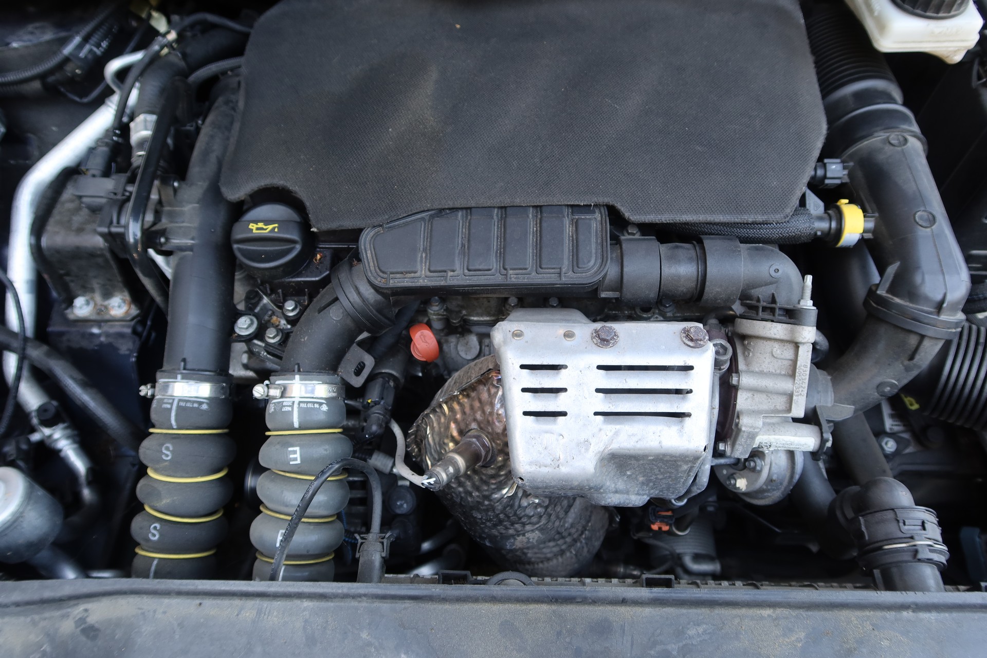CITROEN C4 1.2 Pure Tech Shine-image-13