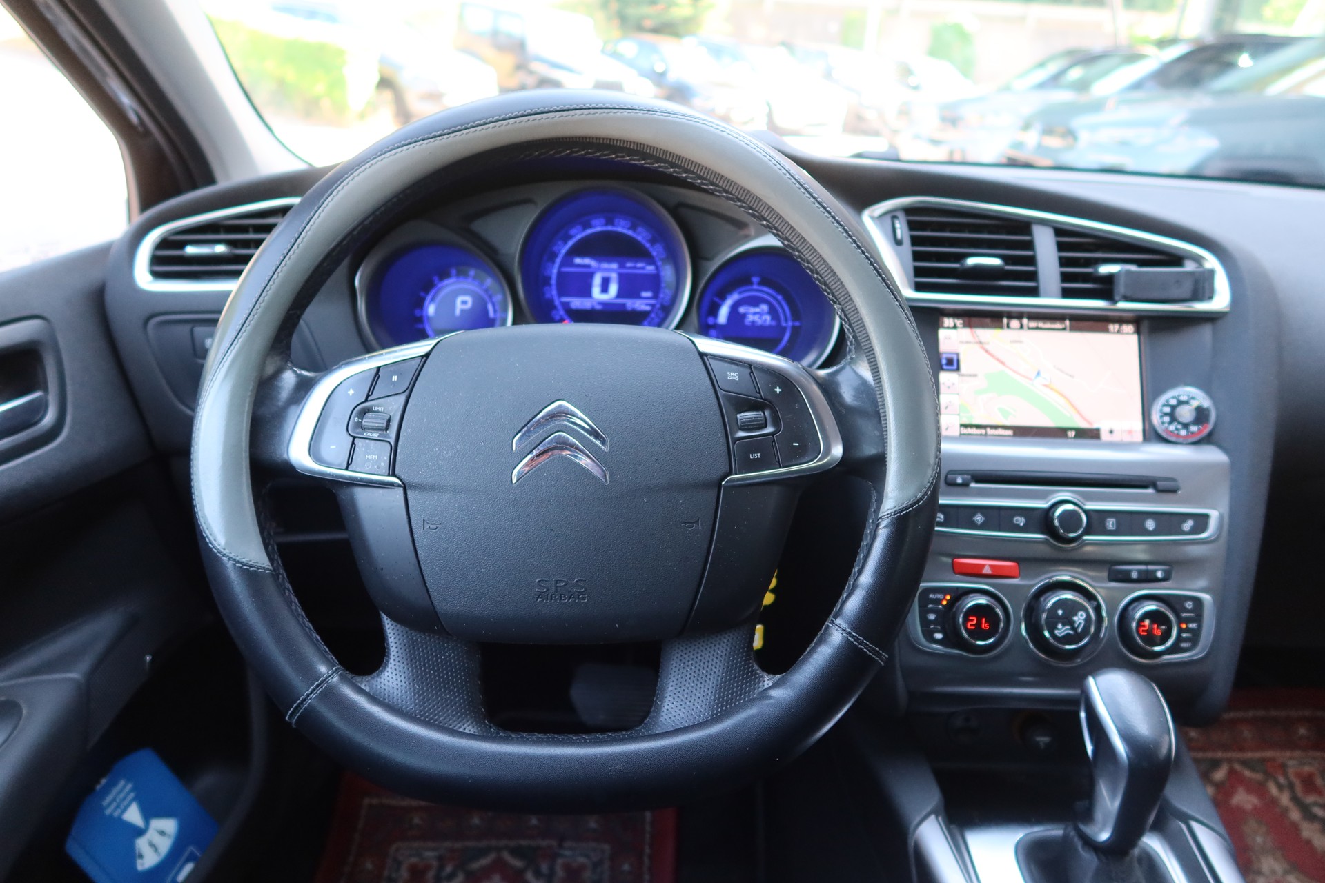 CITROEN C4 1.2 Pure Tech Shine-image-8