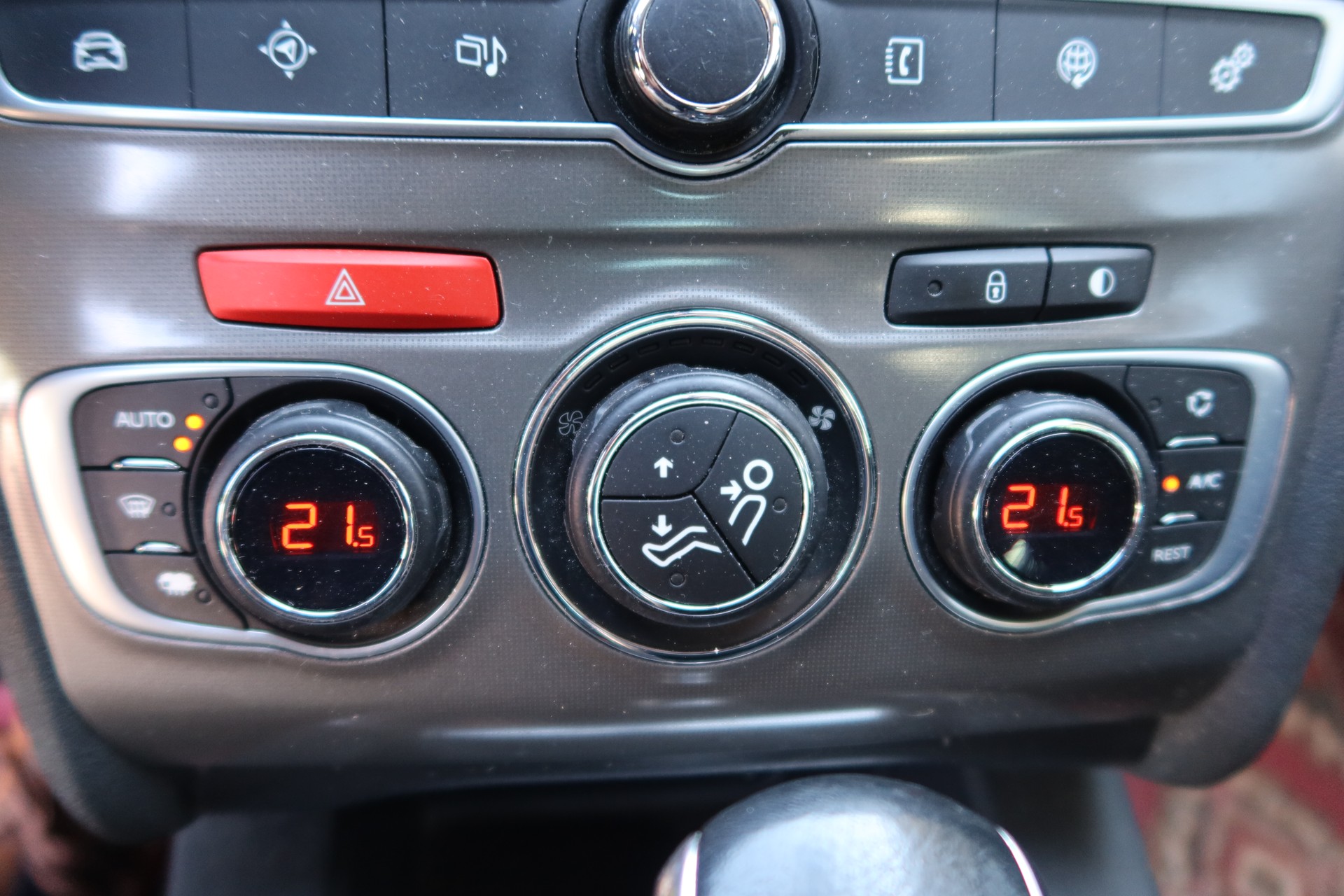 CITROEN C4 1.2 Pure Tech Shine-image-9